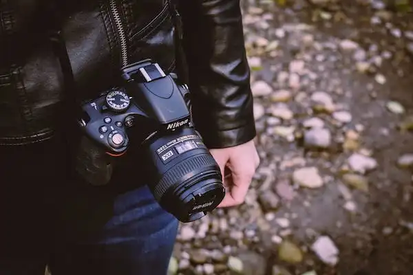 How to Carry Your DSLR Camera Anywhere You Go